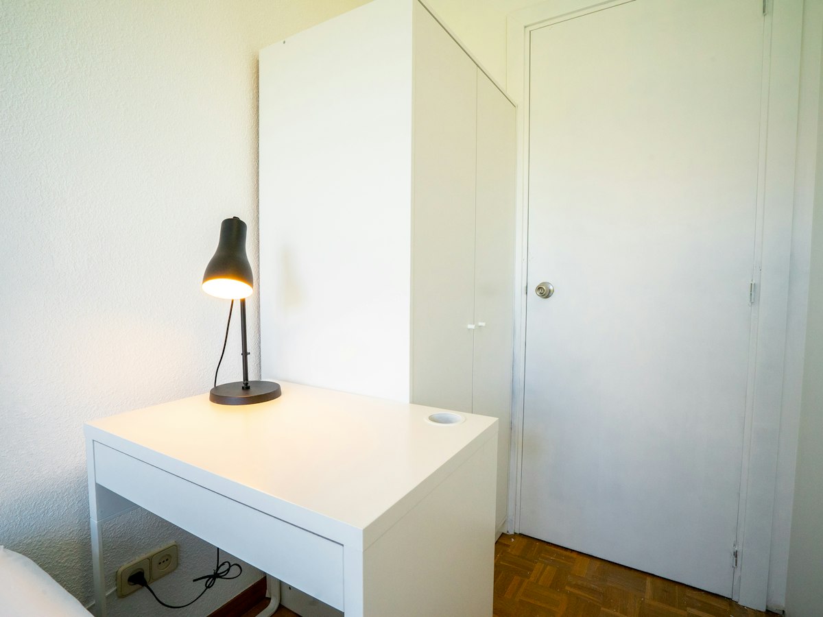 Habitación amueblada en piso compartido de 6 personas en Sants-Montjuïc · 3