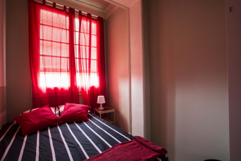 Habitación amueblada en piso compartido de 8 personas en Sarrià–Sant Gervasi · 2