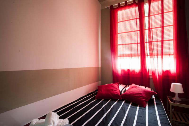Habitación amueblada en piso compartido de 8 personas en Sarrià–Sant Gervasi · 4