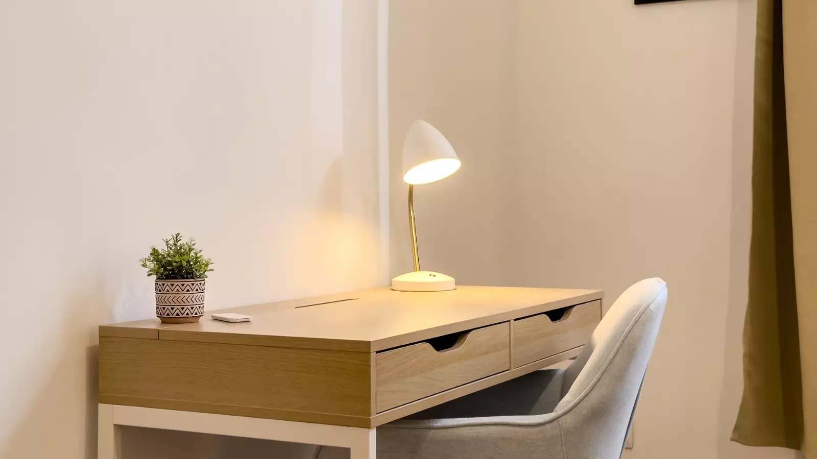 Habitación amueblada en piso compartido de 6 personas en Ciutat Vella · 3