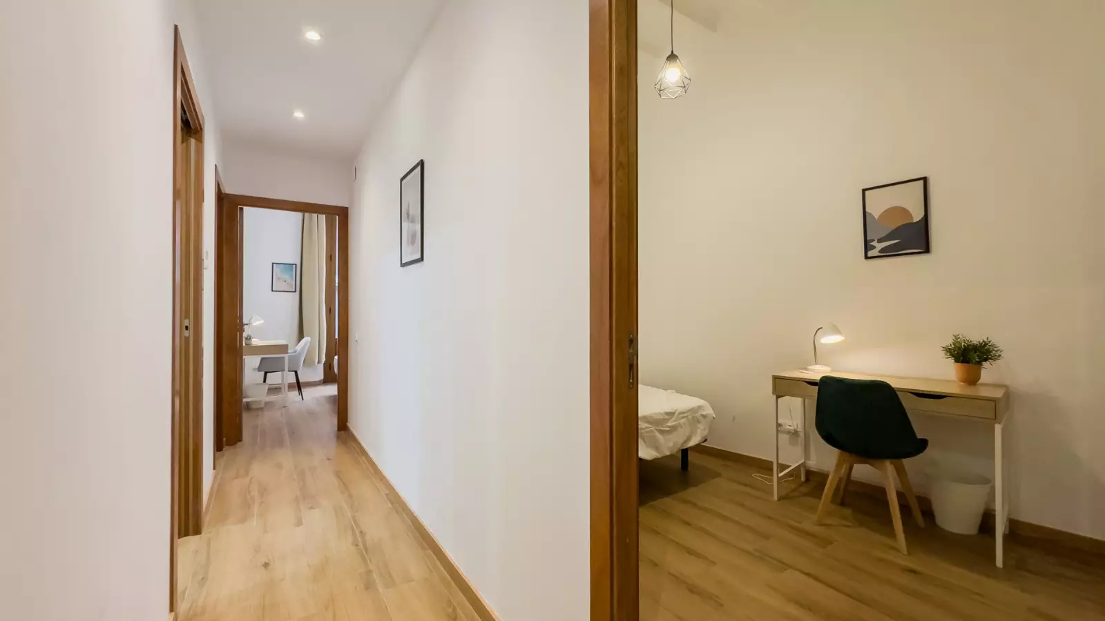 Habitación amueblada en piso compartido de 6 personas en Ciutat Vella · 4