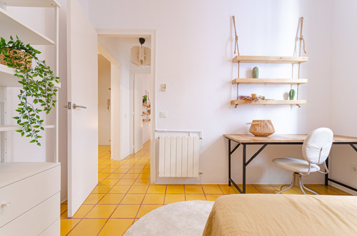 Room in a 5-person shared flat in Eixample · 3