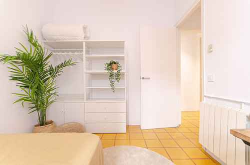 Room in a 5-person shared flat in Eixample · 4