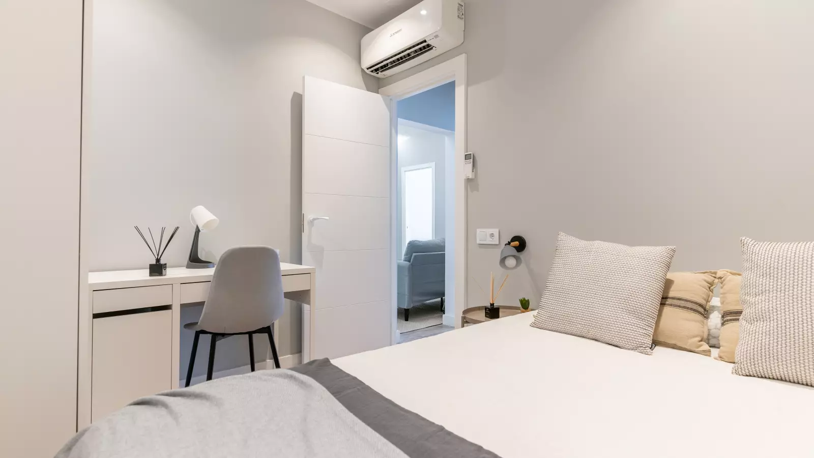 Habitación amueblada en piso compartido de 5 personas en Sarrià–Sant Gervasi · 2