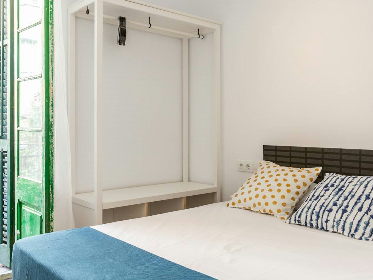 Furnished room in a 6-person shared flat in L'Hospitalet