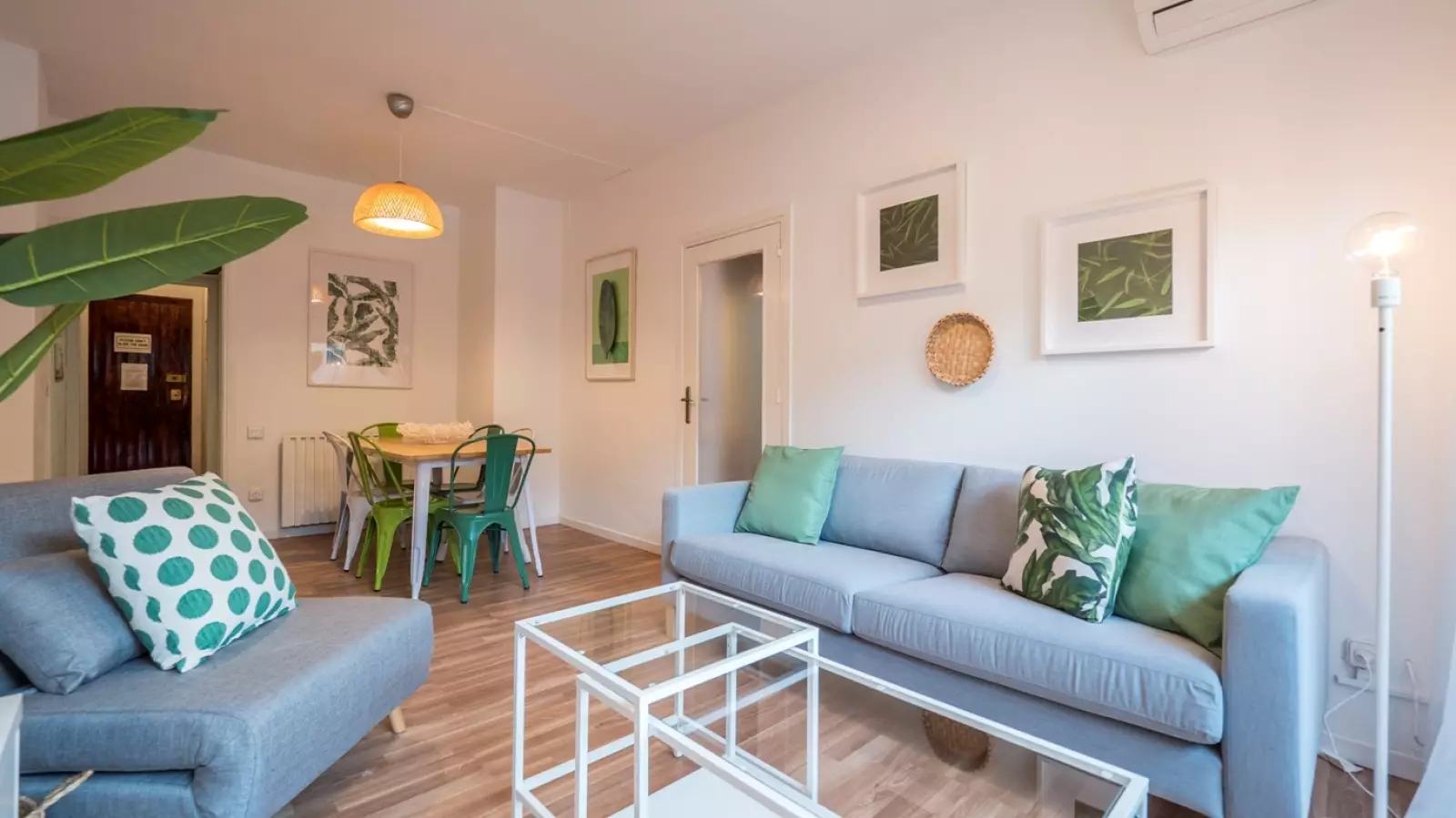 Furnished 3-bedroom flat in Les Corts, 70 m² · 3