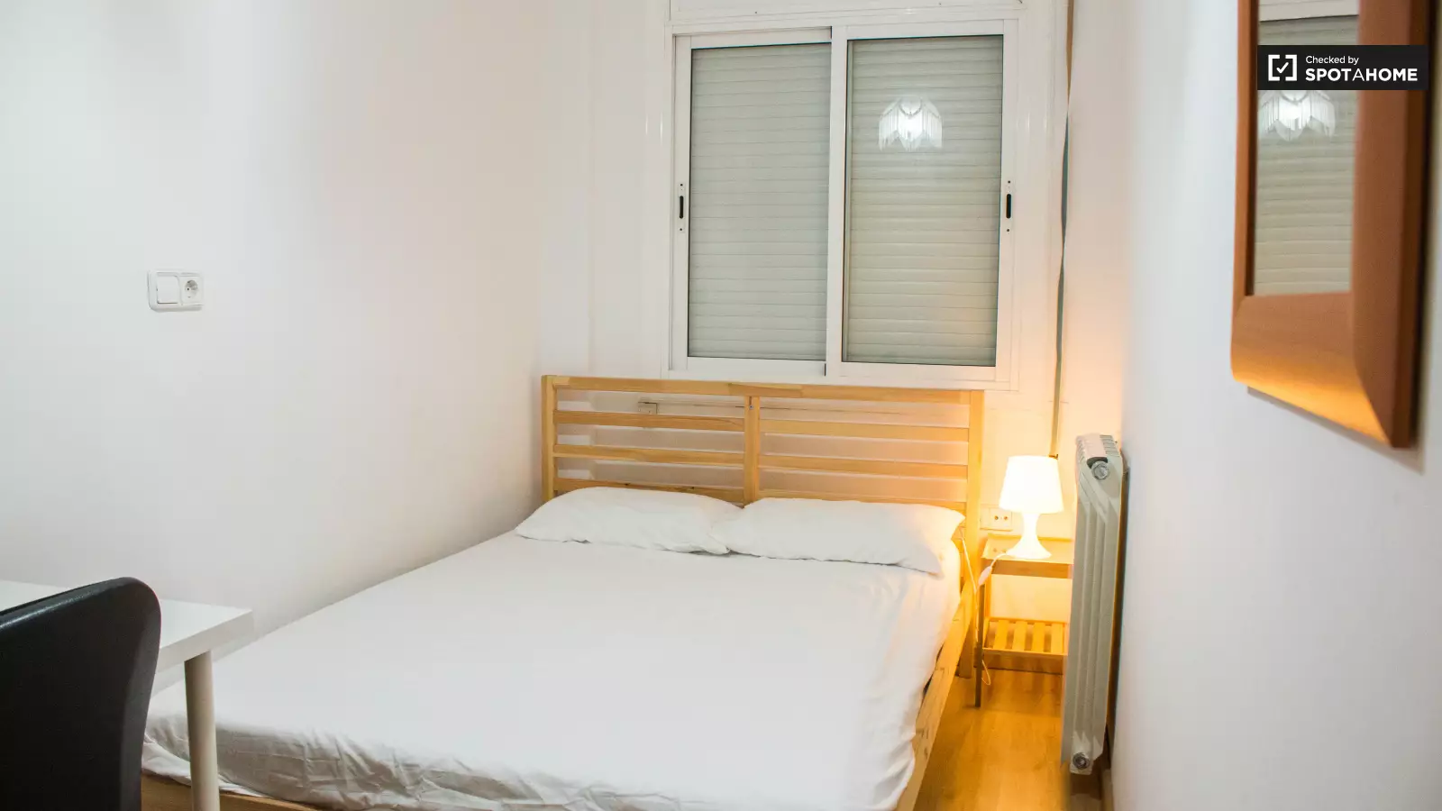 Furnished room in a 3-person shared flat in Sant Martí · 3