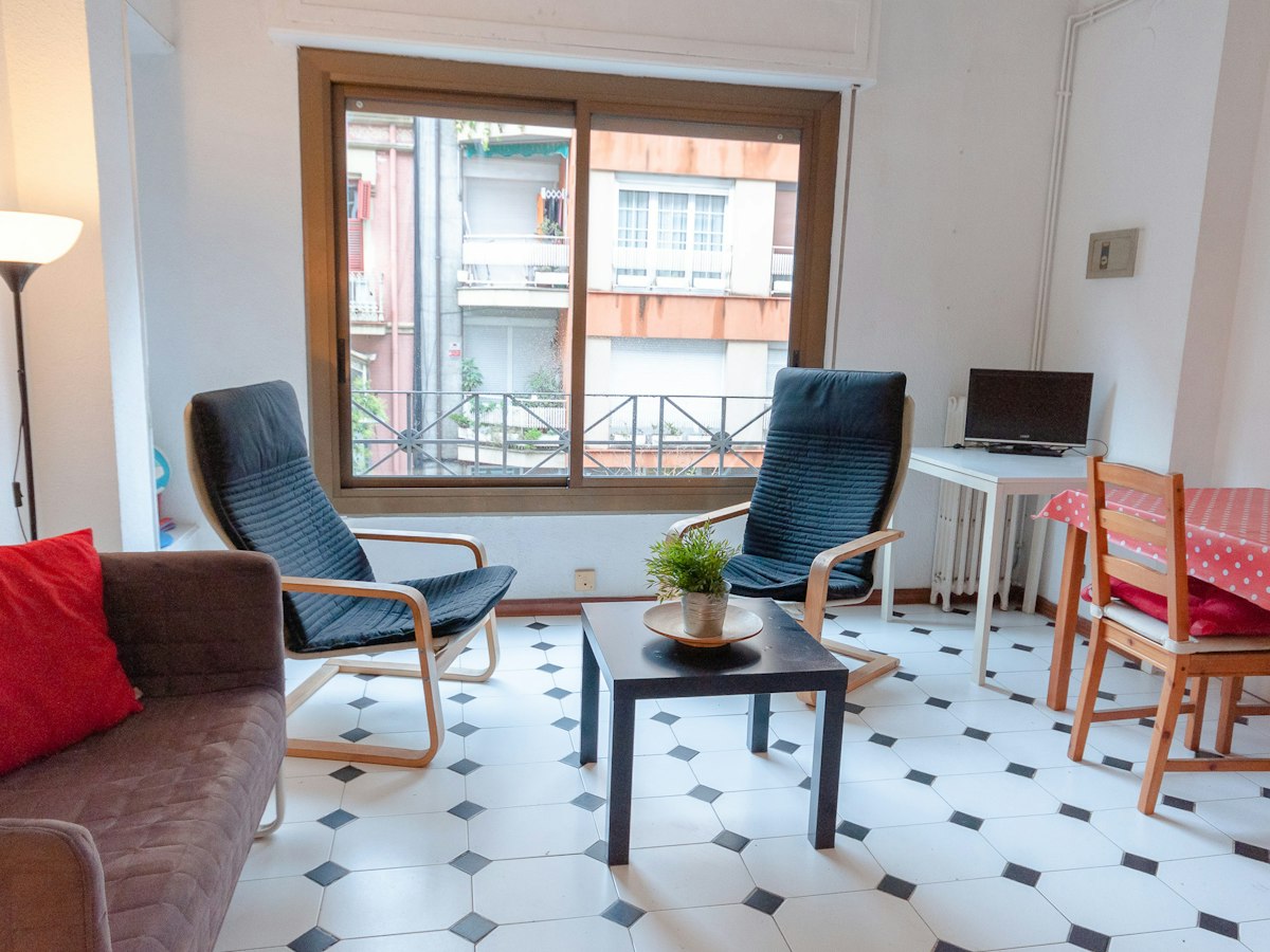 Habitación amueblada en piso compartido de 5 personas en Gràcia · 4