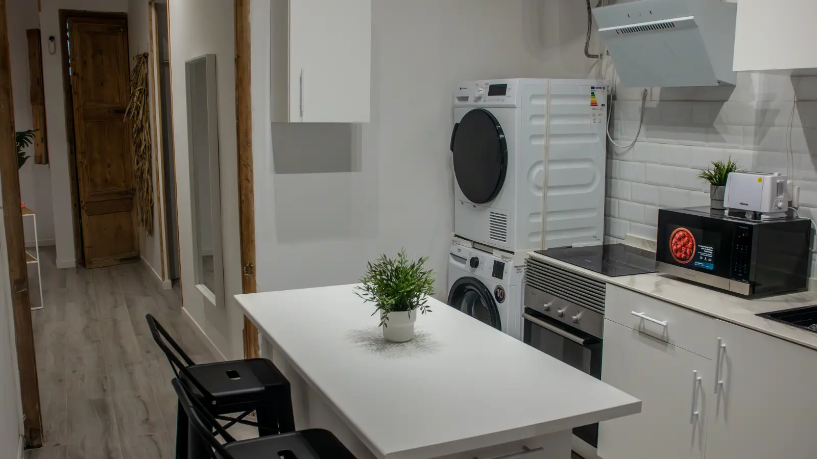 Habitación amueblada en piso compartido en Ciutat Vella · 3