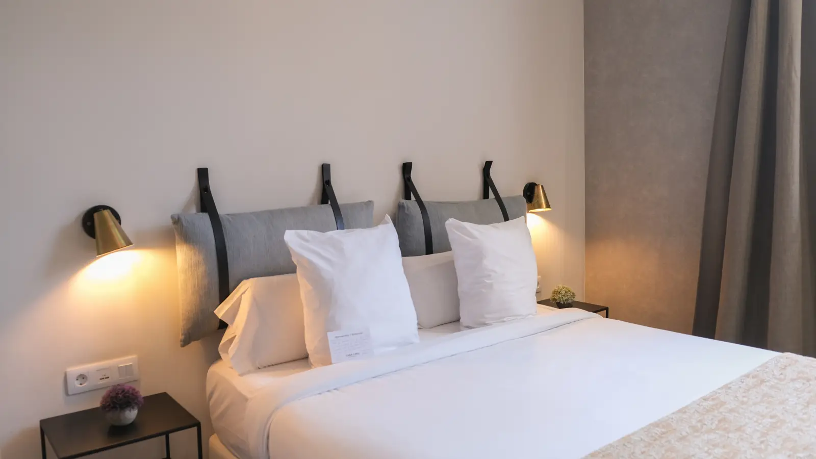 Habitación amueblada en piso compartido en Ciutat Vella · 2