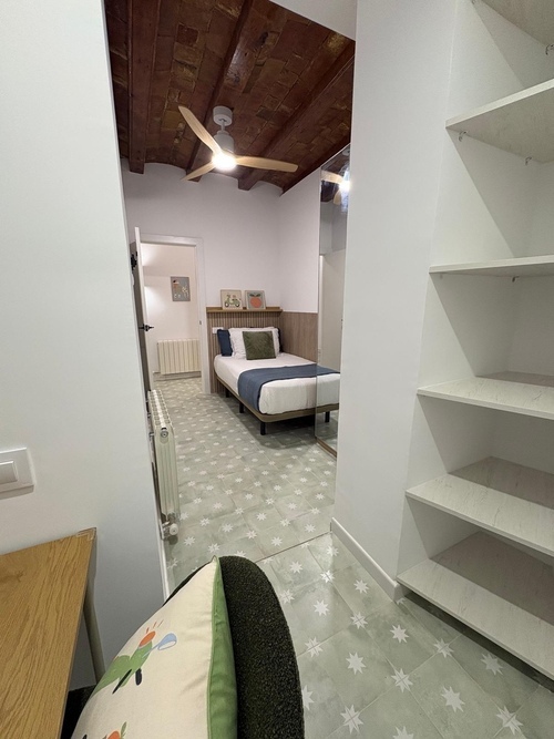Habitación en piso compartido de 3 personas en Eixample · 4