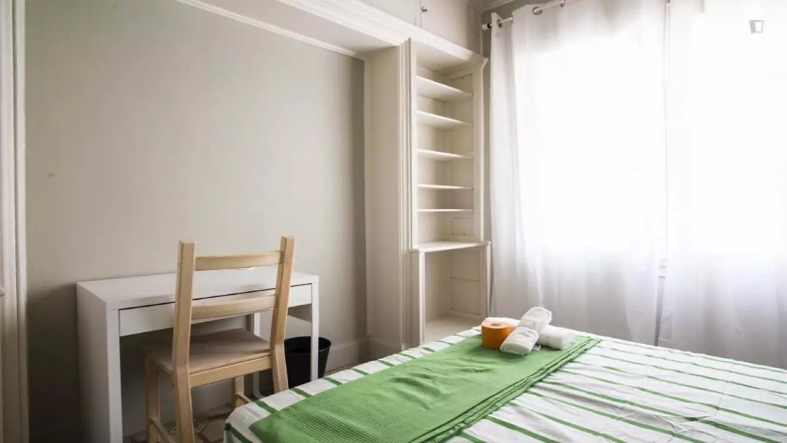 Habitación amueblada en piso compartido de 8 personas en Sarrià–Sant Gervasi · 2