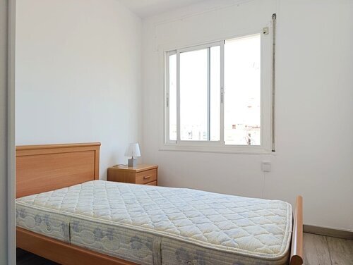 Room in a 3-person shared flat in Gràcia · 2
