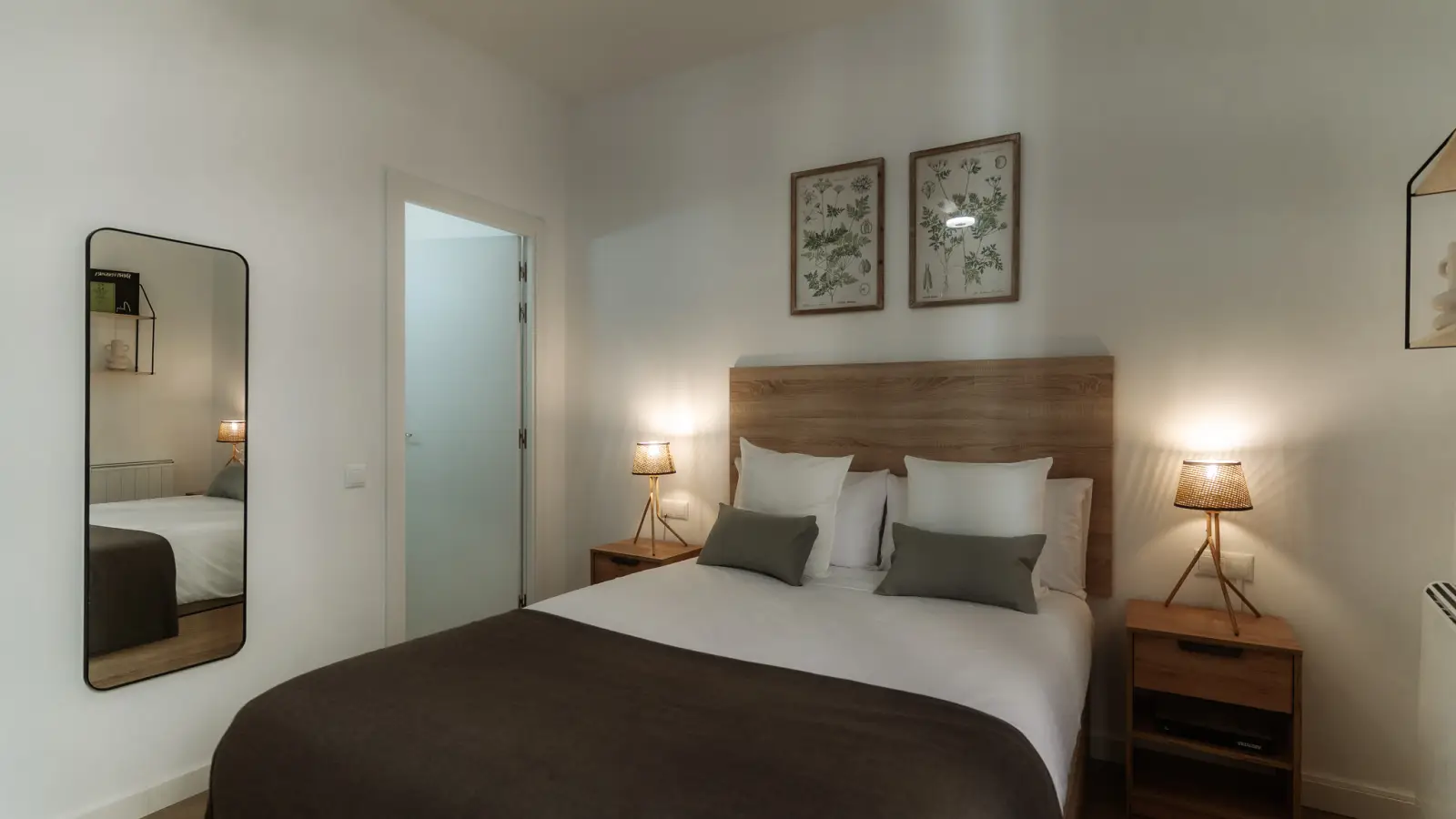 Furnished room in a shared flat in Ciutat Vella · 2