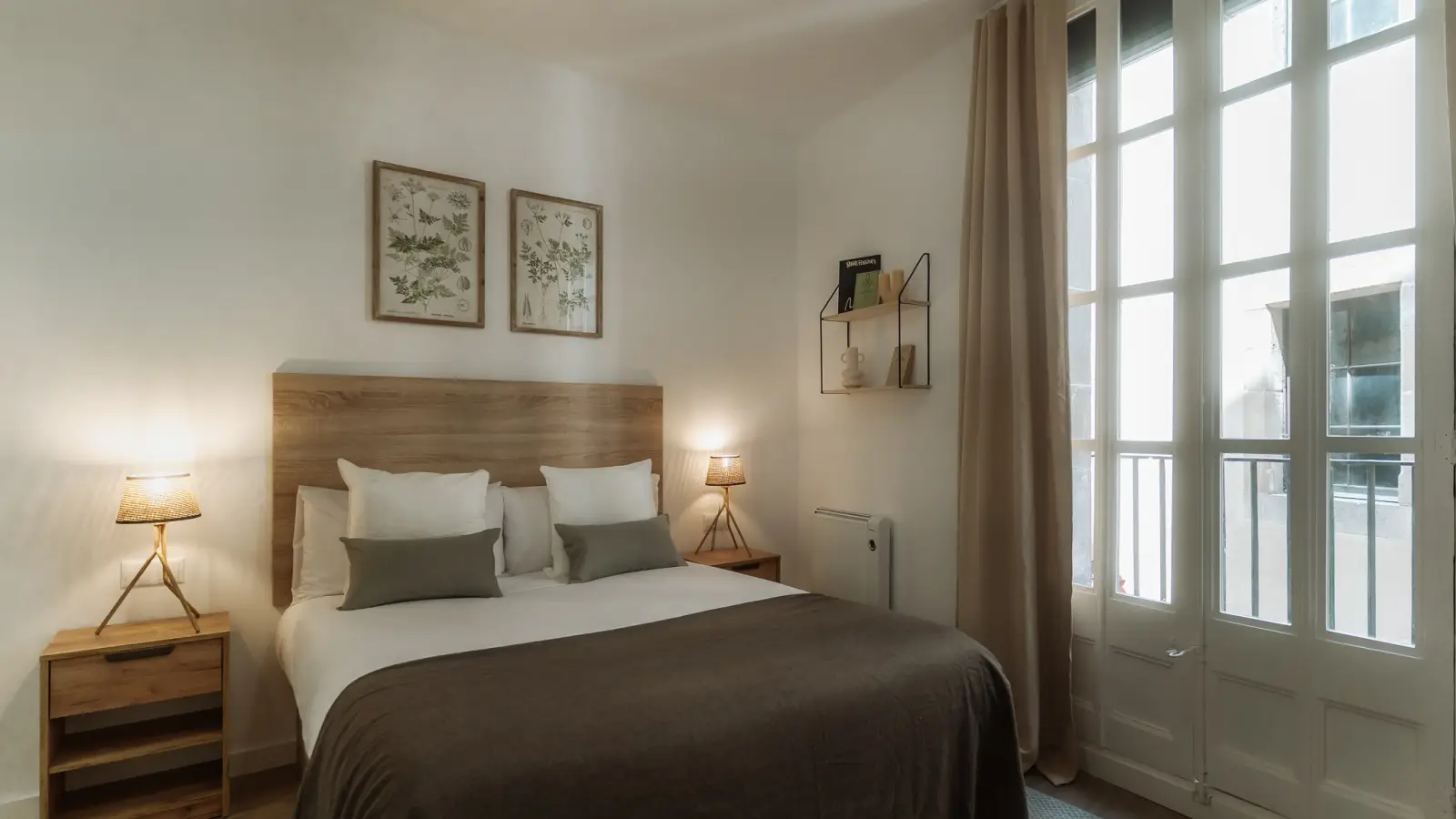 Furnished room in a shared flat in Ciutat Vella · 3