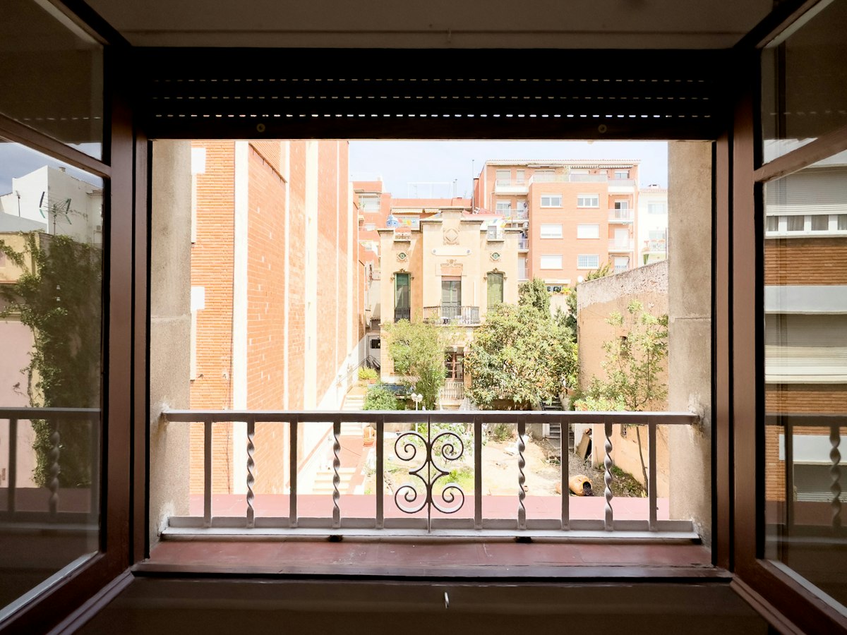 Habitación amueblada en piso compartido de 7 personas en Gràcia · 3