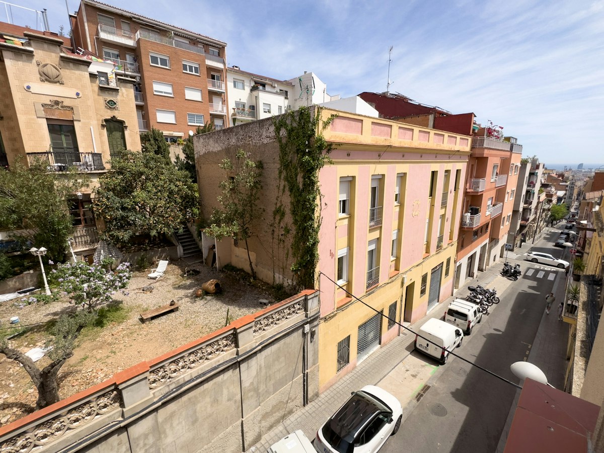 Habitación amueblada en piso compartido de 7 personas en Gràcia · 4