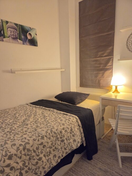 Room in a 4-person shared flat in Eixample