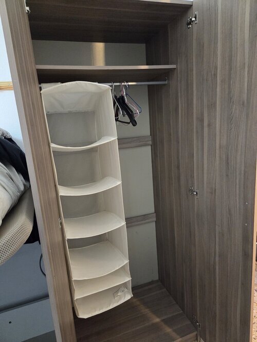 Room in a 4-person shared flat in Eixample · 3