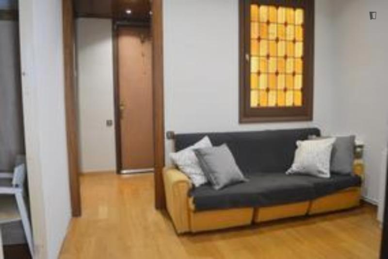Habitación amueblada en piso compartido de 3 personas en Eixample · 2