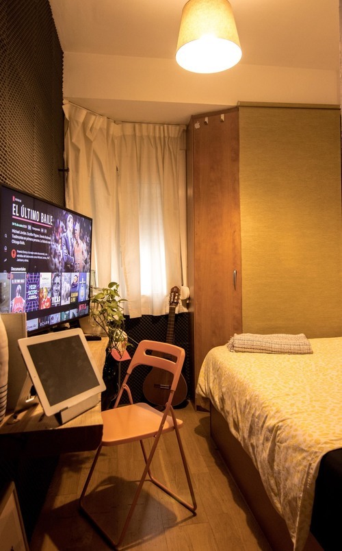 Room in a 3-person shared flat in Eixample · 2