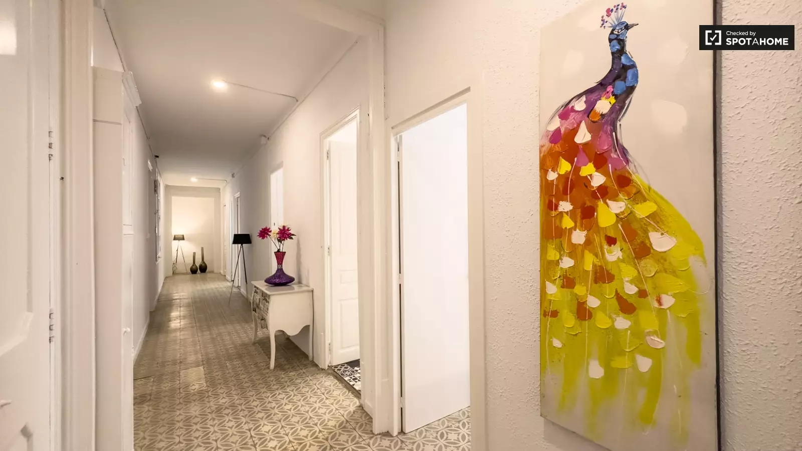 Furnished room in a 9-person shared flat in Les Corts · 3