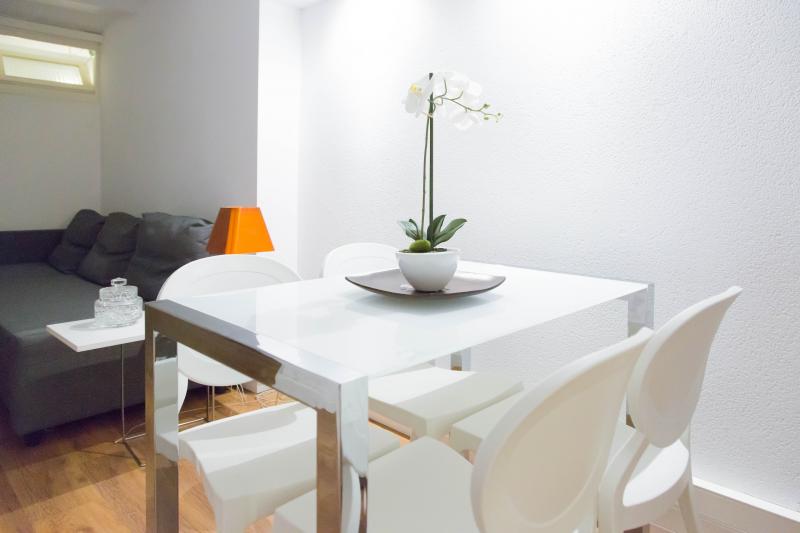 Furnished 1-bedroom flat in Sarrià–Sant Gervasi · 2