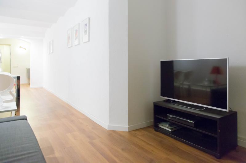 Furnished 1-bedroom flat in Sarrià–Sant Gervasi · 3