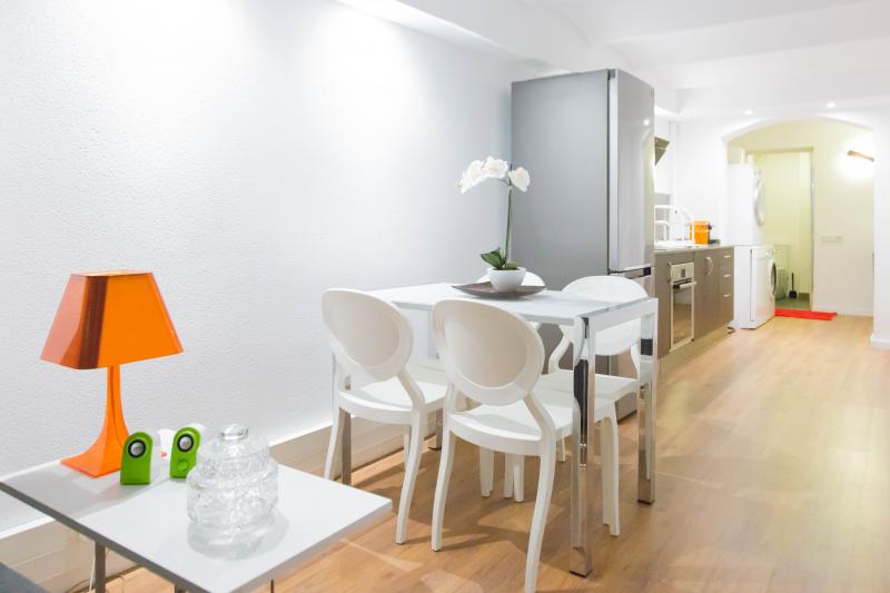 Furnished 1-bedroom flat in Sarrià–Sant Gervasi · 4