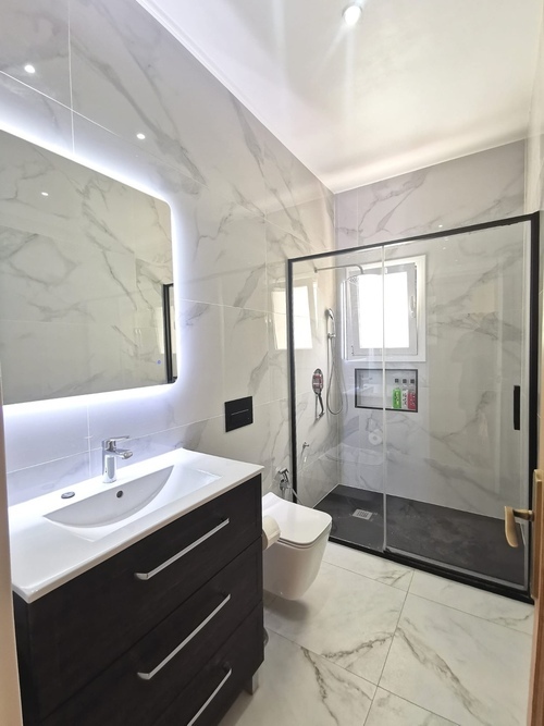 Room in a 3-person shared flat in Eixample · 4