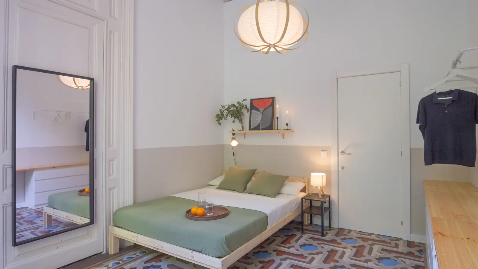 Furnished room in a 8-person shared flat in Eixample · 4