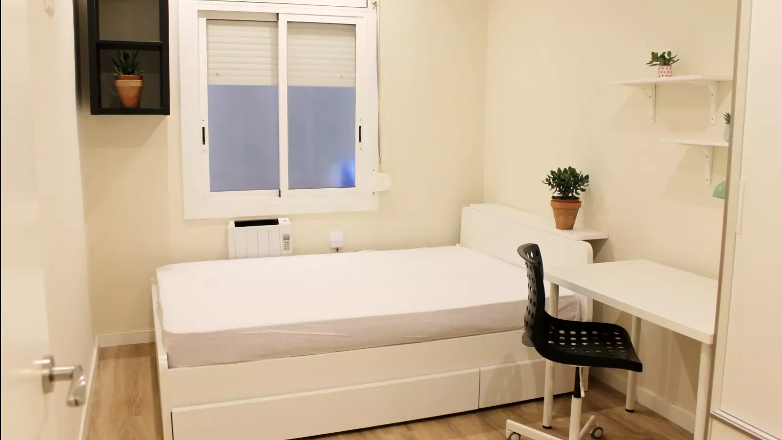 Habitación amueblada en piso compartido en Eixample · 3