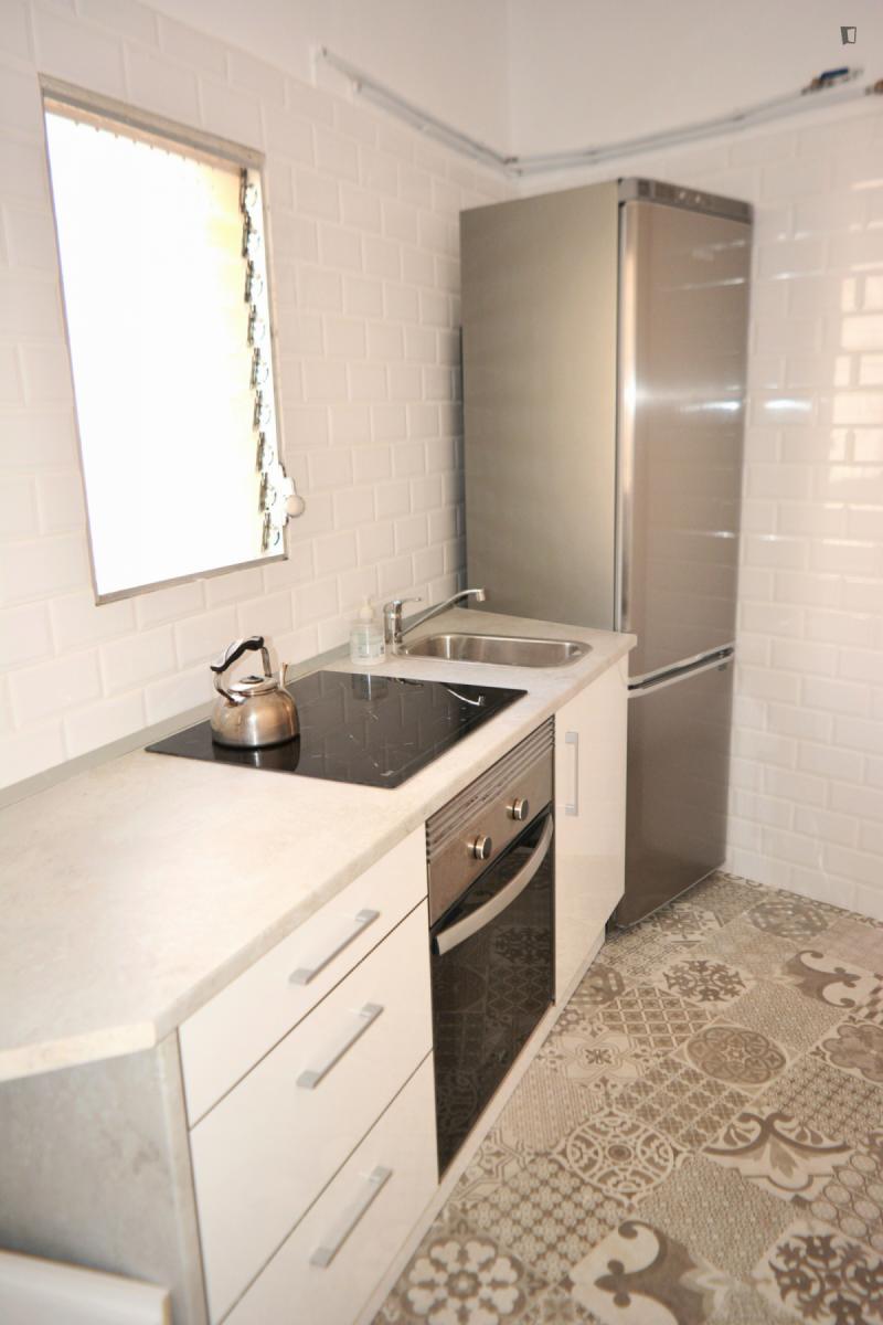 Furnished room in a 4-person shared flat in Sants-Montjuïc · 4