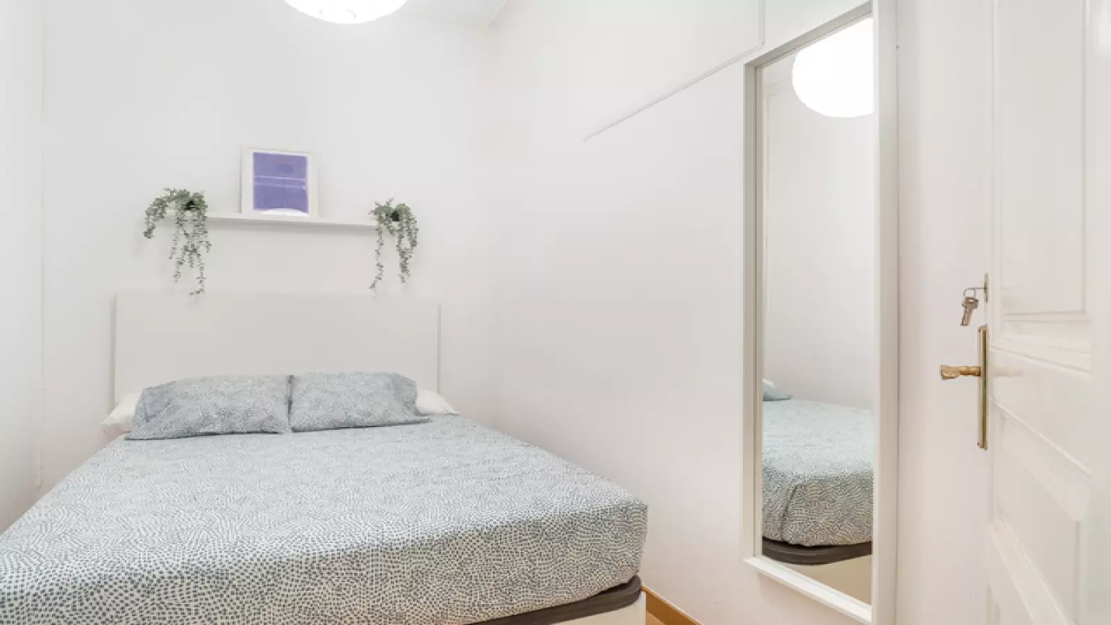 Habitación amueblada en piso compartido de 6 personas en Eixample · 2