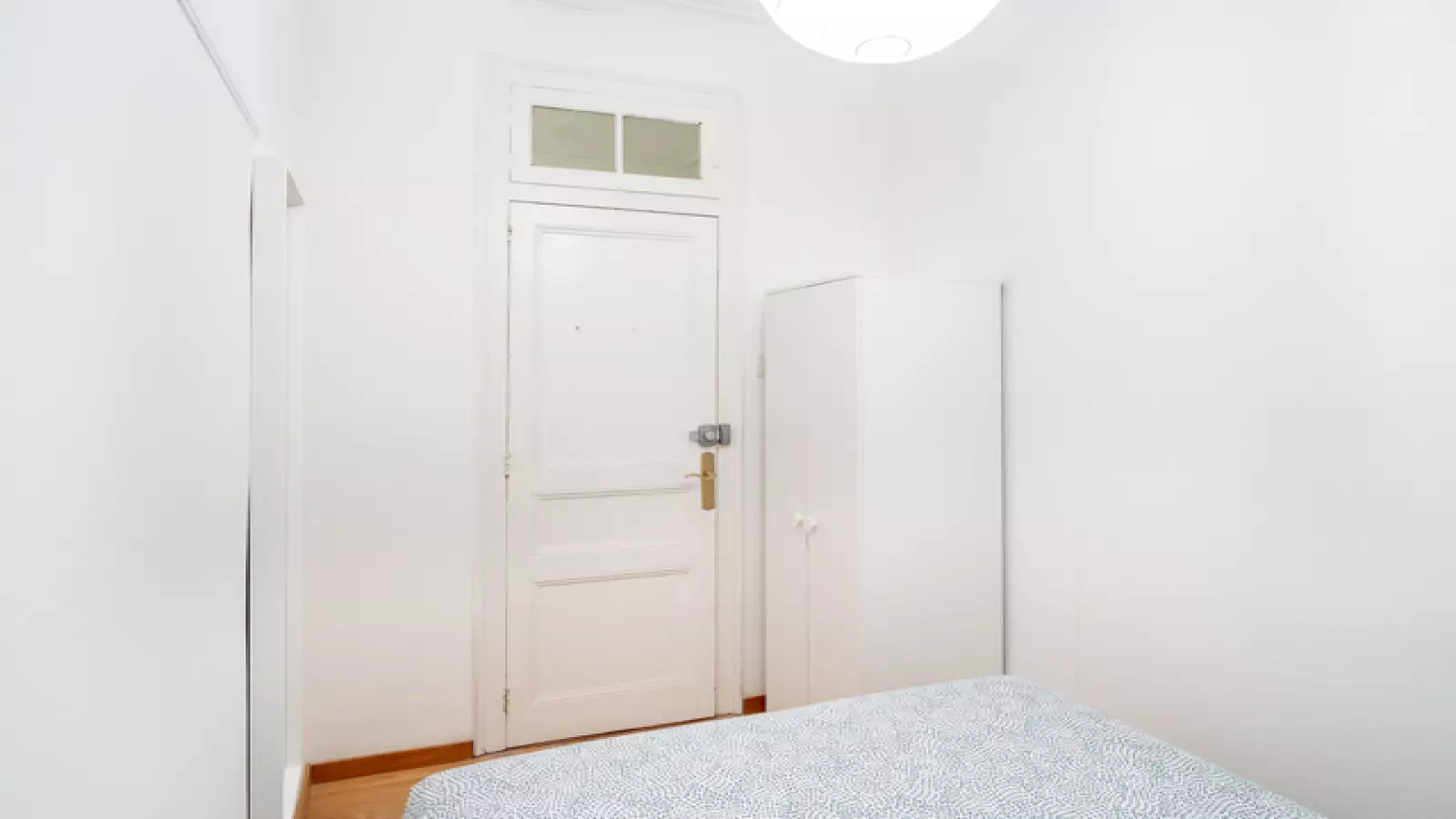 Habitación amueblada en piso compartido de 6 personas en Eixample · 3