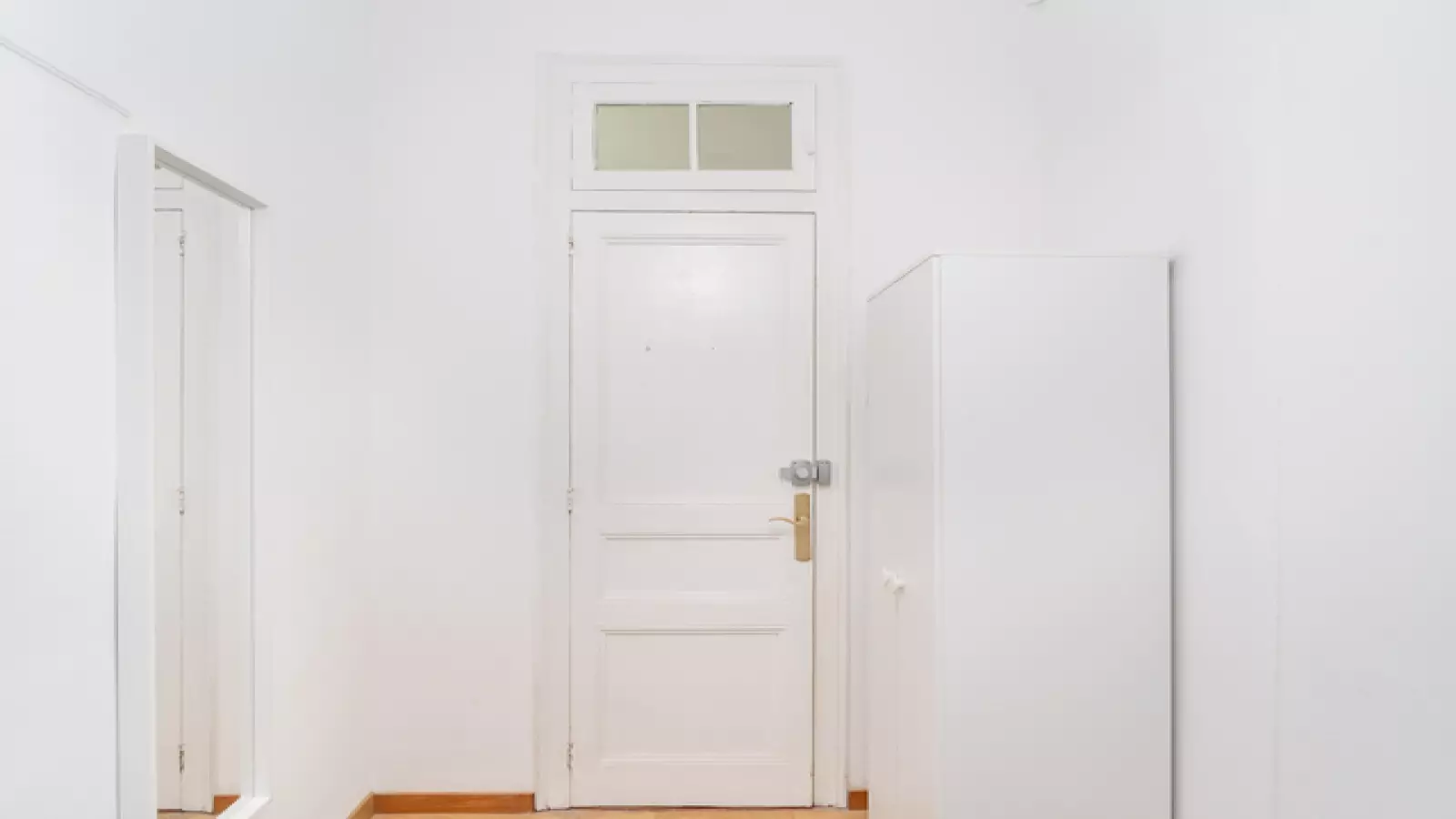 Habitación amueblada en piso compartido de 6 personas en Eixample · 4