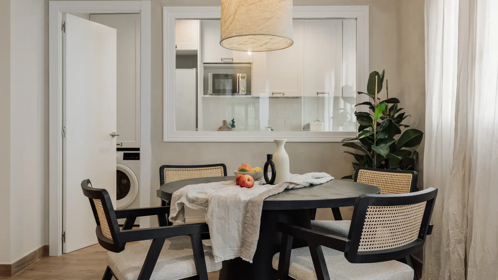 Furnished 2-bedroom flat in Eixample, 83 m² · 2