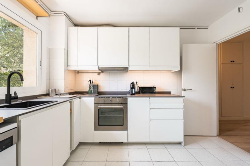 Furnished room in a 4-person shared flat in Eixample · 2